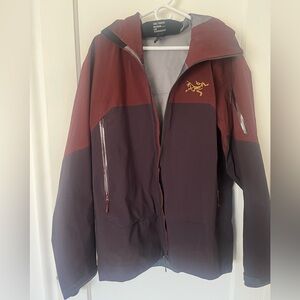 Men’s ARC’TERYX Rush Jacket in the "Black Baccara" in size Large.